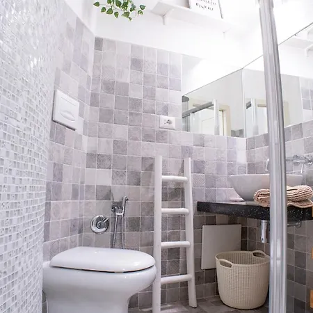 Soliana Apartments-luce * קליארי