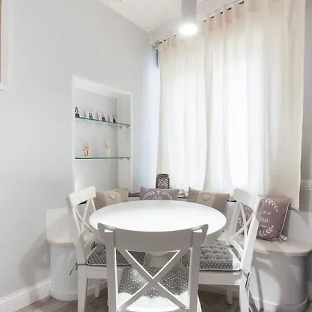 Soliana Apartments-luce شقة كالياري