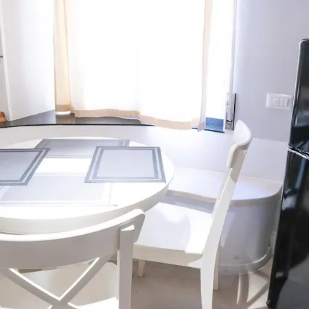 Soliana Apartments-luce * קליארי